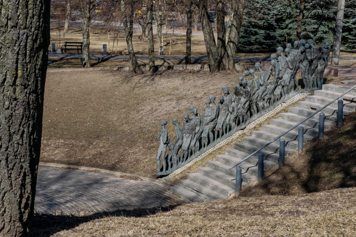 The sculptural composition “The Last Way” of the “Yama” memorial (architect Leonid Levin, sculptors Aliaksandr Finsky, Elsa Pollak)